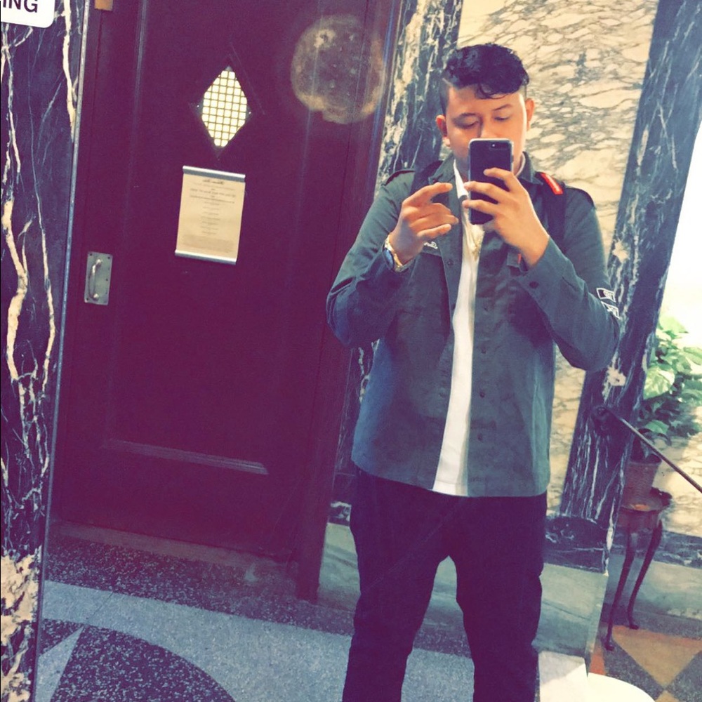 Meet your Posher, Javier